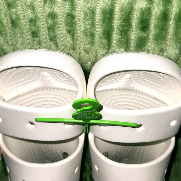 Crocs Unisex White Slide Sandals. Sizes Men's 10 - Women's 12. - Picture 10 of 16